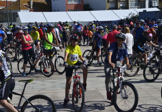 Unhas 900 persoas no Día da Bici de Riveira